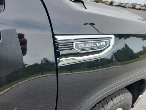 New 2026 GMC Sierra 1500 SLE image 7