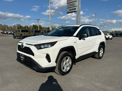 Used 2021 Toyota RAV4 LE AWD/4WD image 1