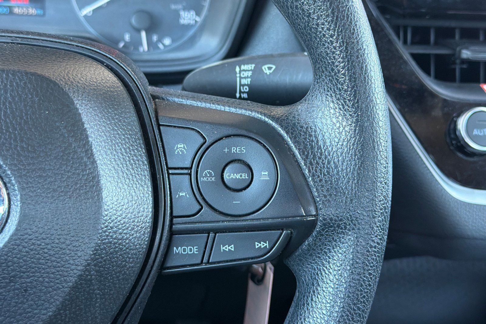 Used 2025 Toyota Corolla LE FWD image 29