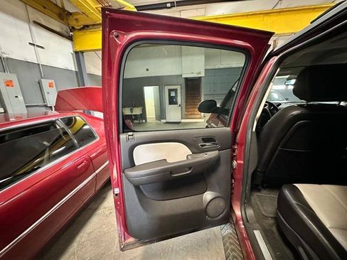 Used 2007 Chevrolet Suburban LT w/ LT Preferred Equipment Group AWD/4WD image 23