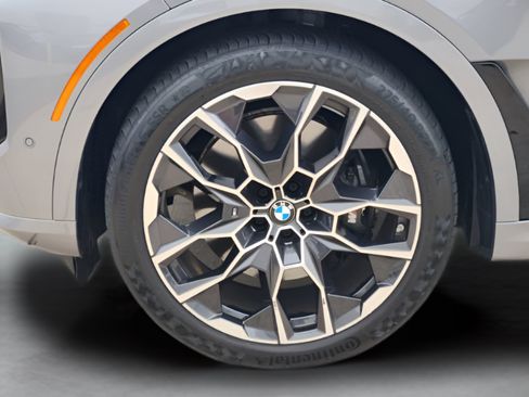 Certified 2025 BMW X7 M60i AWD/4WD image 32
