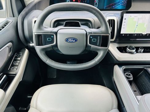 Used 2025 Ford Expedition Active AWD/4WD image 20
