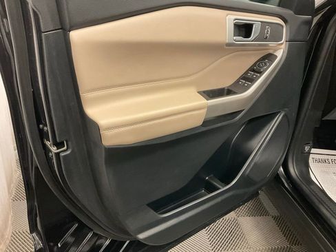 Used 2023 Ford Explorer XLT AWD/4WD image 8