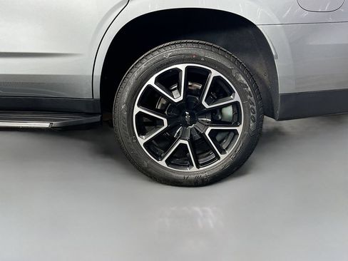 Used 2025 Chevrolet Tahoe High Country AWD/4WD image 32