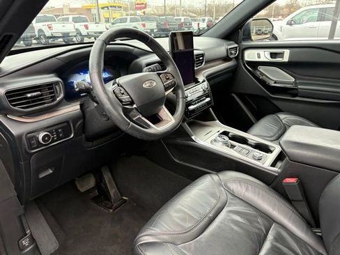 Used 2023 Ford Explorer Platinum w/ Technology Package image 17
