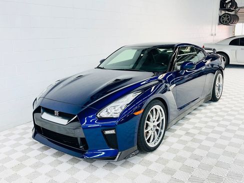 Used 2015 Nissan GT-R Premium image 4