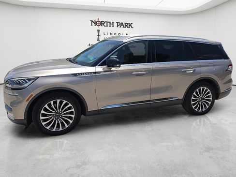 Used 2020 Lincoln Aviator Reserve w/ Elements Package Plus RWD image 2
