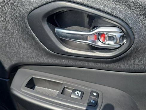 Used 2022 Jeep Cherokee Trailhawk w/ Comfort/Convenience Group image 21