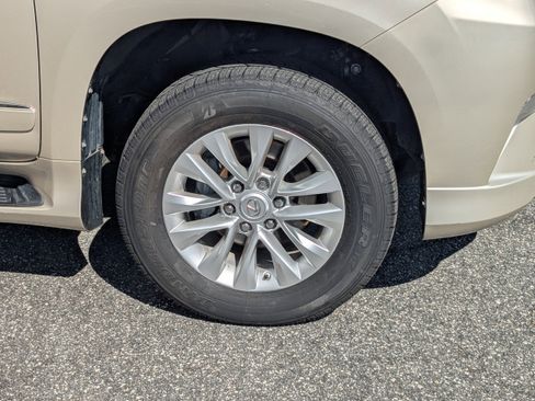 Used 2016 Lexus GX 460 w/ Premium Package image 10