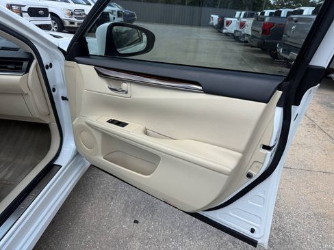 Used 2014 Lexus ES 350 w/ Luxury Package FWD image 11