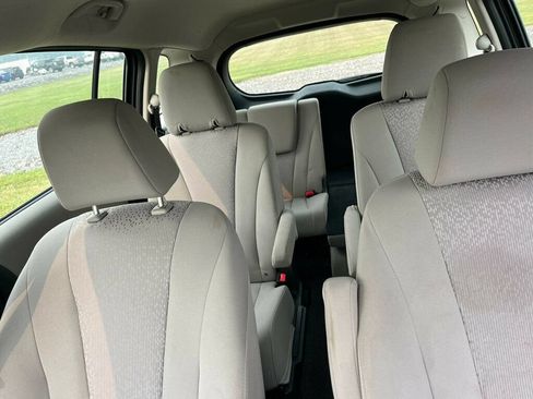Used 2012 MAZDA MAZDA5 Touring w/ Moonroof & Audio Pkg FWD image 5
