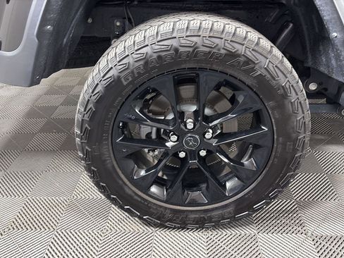 Used 2025 Jeep Gladiator Sport AWD/4WD image 14