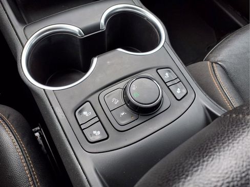 Used 2020 GMC Terrain SLT w/ Elevation Edition FWD image 11