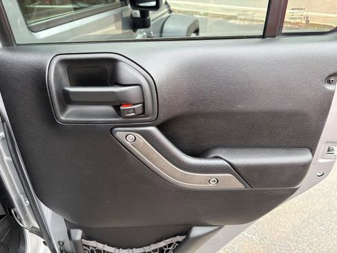 Used 2013 Jeep Wrangler Unlimited Sport image 22