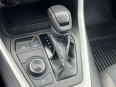 Used 2023 Toyota RAV4 LE image 27