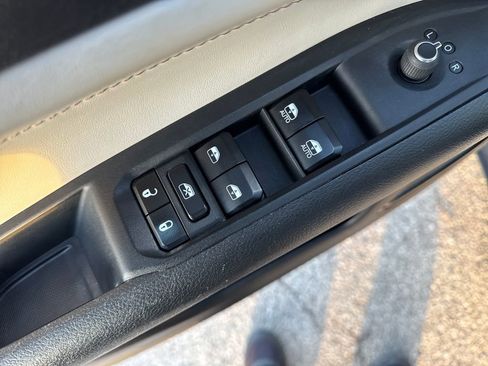 Certified 2023 Jeep Compass Limited image 14