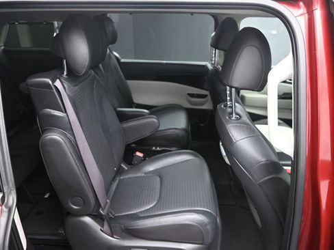 Certified 2024 Kia Carnival SX Prestige image 37