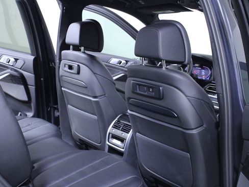 Used 2022 BMW X7 M50i image 16