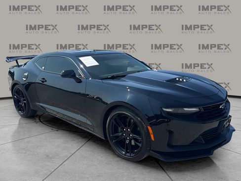 Used 2022 Chevrolet Camaro LT w/ Technology Package RWD image 7