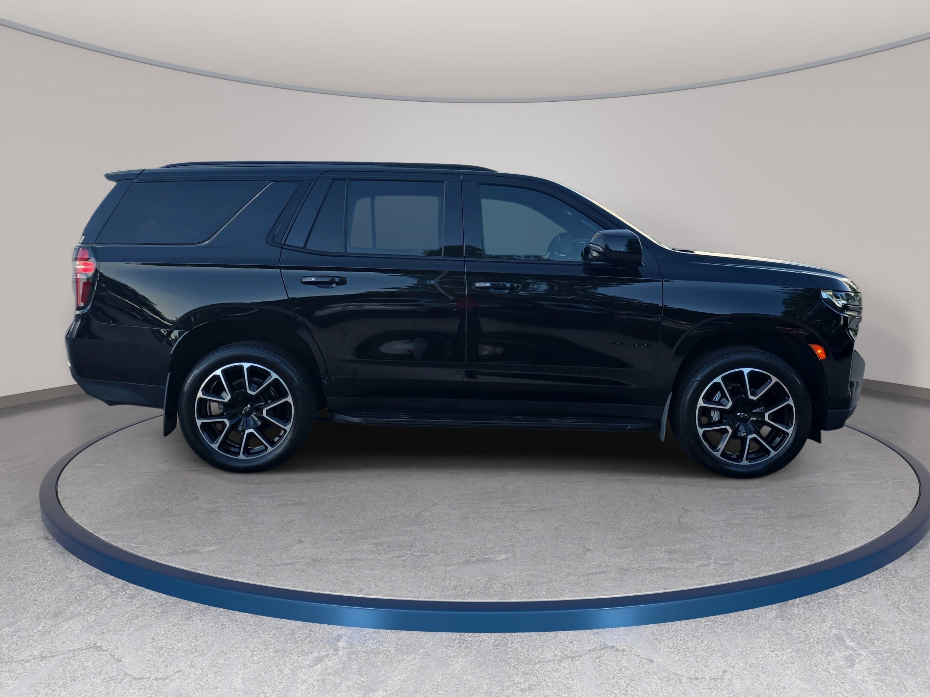 Used 2024 Chevrolet Tahoe RST w/ Luxury Package AWD/4WD image 4