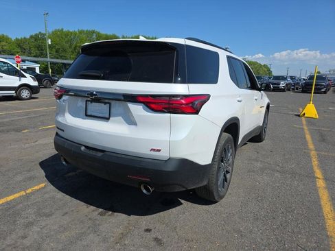 Used 2022 Chevrolet Traverse RS FWD image 3