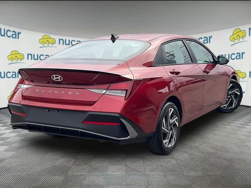 Certified 2025 Hyundai Elantra Sport image 12