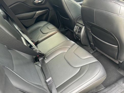 Used 2019 Jeep Cherokee Limited AWD/4WD image 34