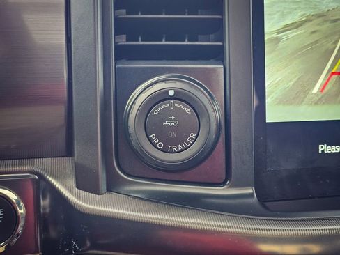 Used 2025 Ford F150 Lariat w/ Equipment Group 501A Mid image 26