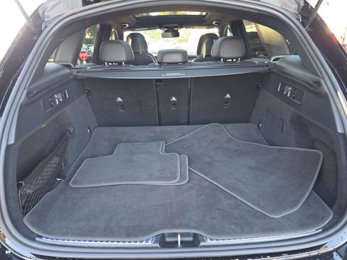 Used 2025 Mercedes-Benz GLC 300 4MATIC image 16