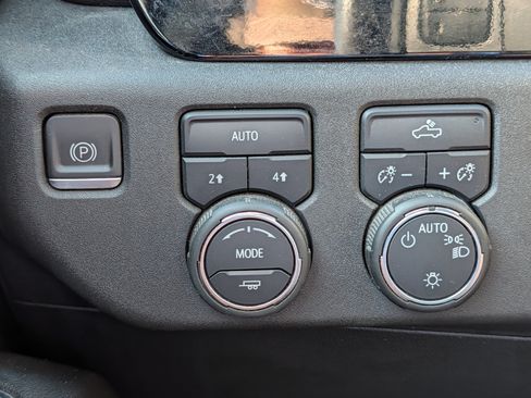 Used 2023 Chevrolet Silverado 1500 LT AWD/4WD image 16