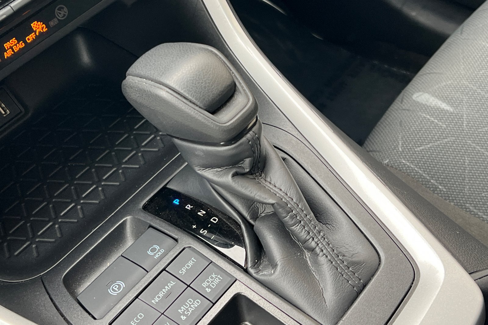 Used 2025 Toyota RAV4 XLE AWD/4WD image 27