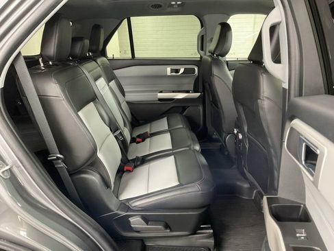 Used 2022 Ford Explorer XLT w/ Equipment Group 202A image 18