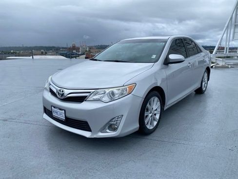 Used 2014 Toyota Camry XLE w/ Leather Package FWD image 4