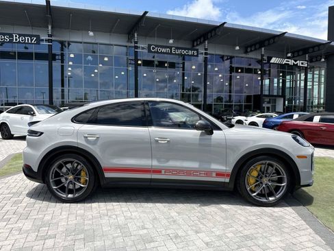 Used 2024 Porsche Cayenne Turbo GT AWD/4WD image 6