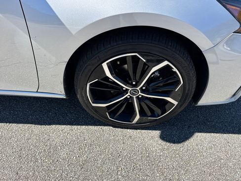 Used 2025 Nissan Altima 2.5 SR image 12