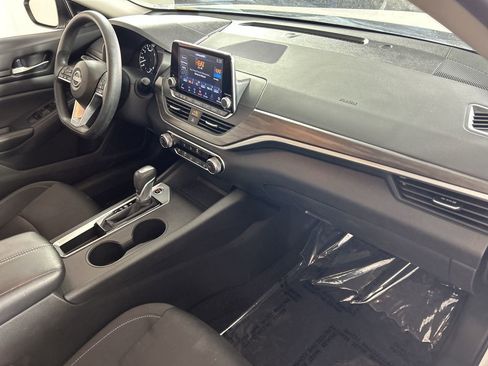 Used 2025 Nissan Altima 2.5 SV FWD image 26