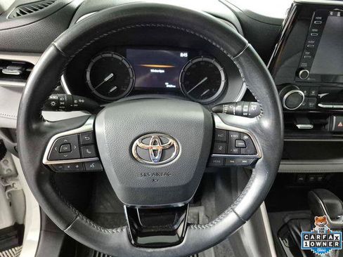 Certified 2021 Toyota Highlander XLE AWD/4WD image 11
