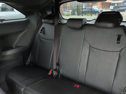 Used 2024 Toyota Sienna LE AWD/4WD image 17