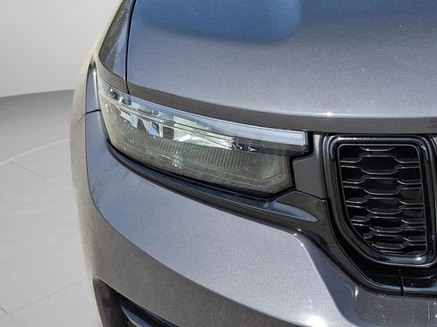 Certified 2023 Jeep Grand Cherokee Limited w/ Luxury Tech Group II image 30