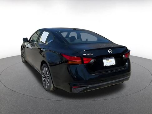 Used 2025 Nissan Altima 2.5 SV image 11