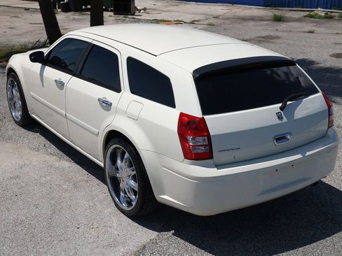 Used 2005 Dodge Magnum SE RWD image 4