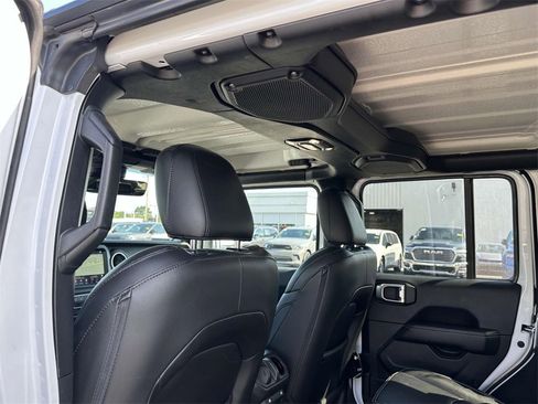 Used 2022 Jeep Wrangler Unlimited Sahara w/ Cold Weather Group image 18