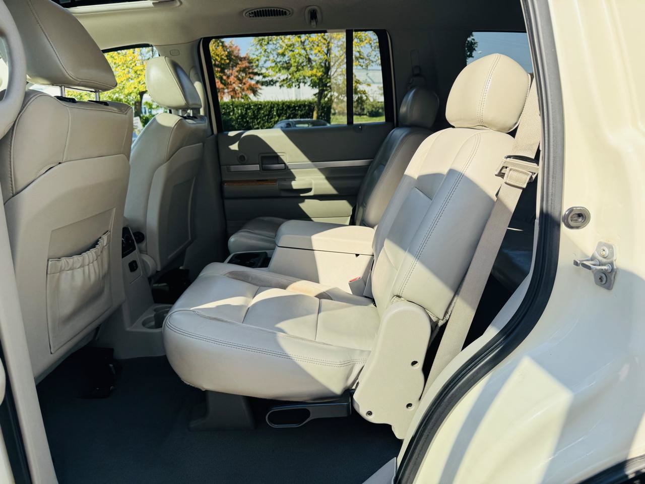 Used 2009 Chrysler Aspen Limited AWD/4WD image 32