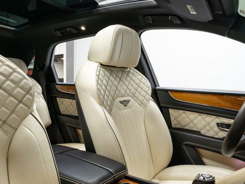Used 2021 Bentley Bentayga w/ First Edition Specification AWD/4WD image 24