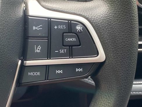 Used 2022 Toyota Highlander L FWD image 21