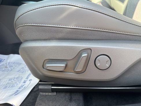New 2025 Kia Niro EX Touring image 22