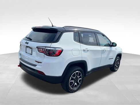 Used 2025 Jeep Compass Trailhawk AWD/4WD image 5