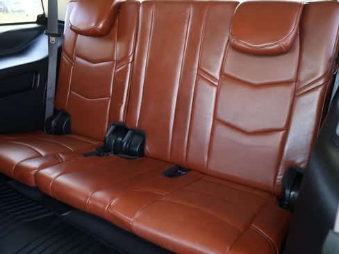 Used 2020 Cadillac Escalade Premium Luxury w/ Escalade Sport Edition image 29