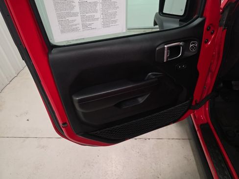 Used 2020 Jeep Gladiator Rubicon AWD/4WD image 12