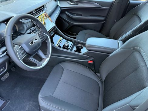 New 2025 Jeep Grand Cherokee Laredo X w/ Luxury Tech Group I image 19